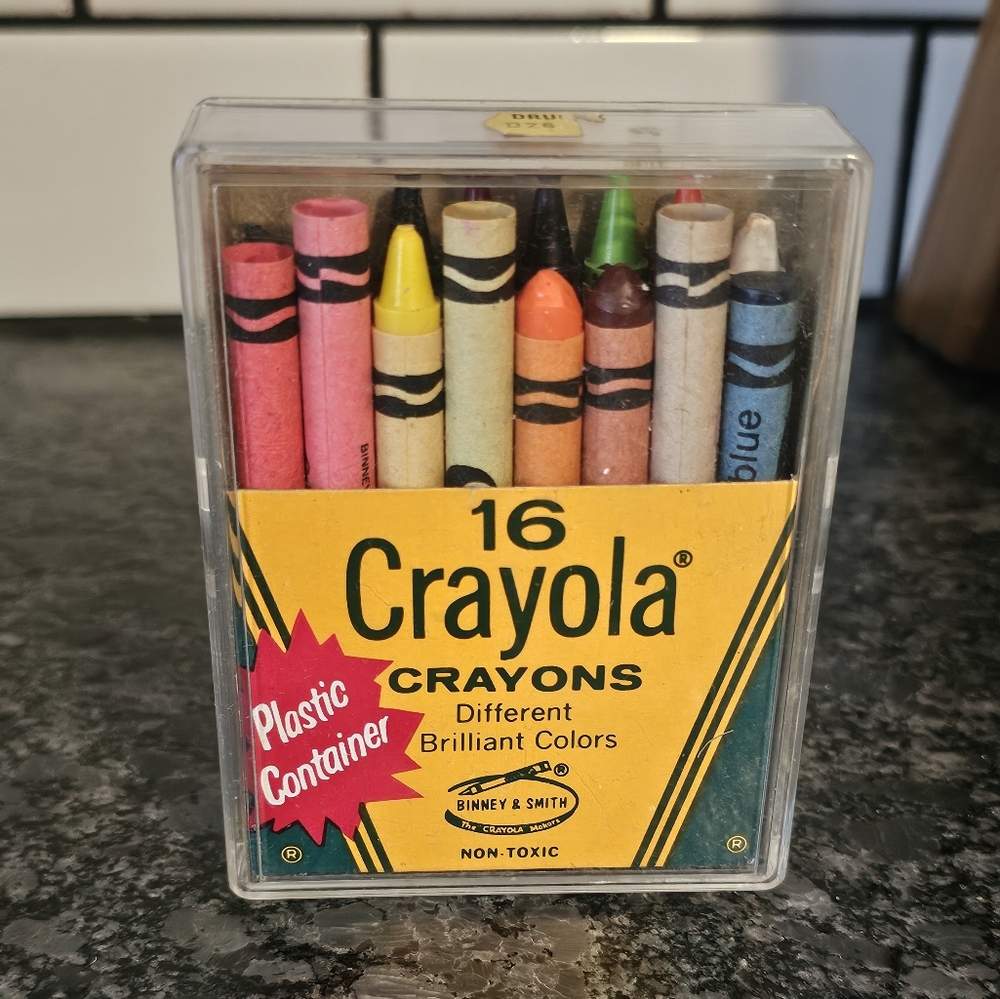 Crayola Crayons Vintage‎ Plastic Container No. 16 P Binney & Smith USA Americana